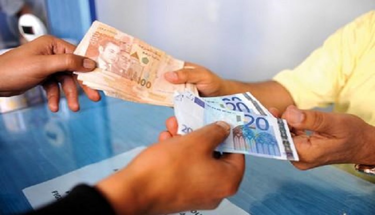 سوق الصرف.. الدرهم ينخفض مقابل الدولار والأورو
