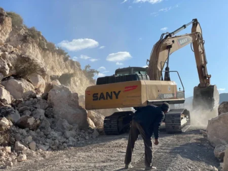 إعادة فتح جميع المسالك الطرقية في وجه حركة السير