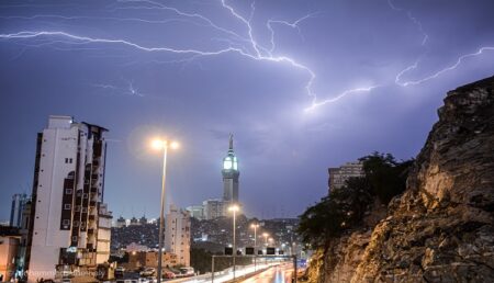 إنذار أحمر في مكة المكرمة