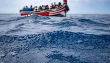 الداخلة.. اعتراض قارب يقل 76 مرشحا للهجرة غير الشرعية (مصدر عسكري)