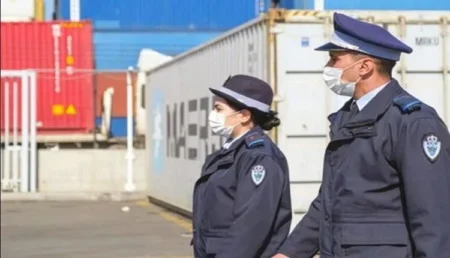 كانت متجهة لضحايا الزلزال.. تفتيش روتيني لمركبة قادمة من فرنسا يُسفر عن مفاجأة