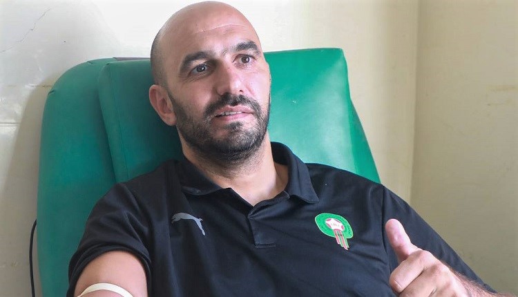 وليد الركراكي يتضامن مع ضحايا الزلزال ويتبرع بدمه