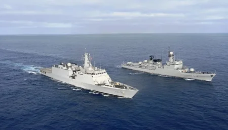 القوات البحرية الملكية في مناورات عسكرية إلى جانب الجزائر وفرنسا
