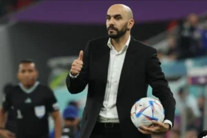 طبيب المنتخب المغربي يسافر لقطر لتنفيذ طلب من الركراكي