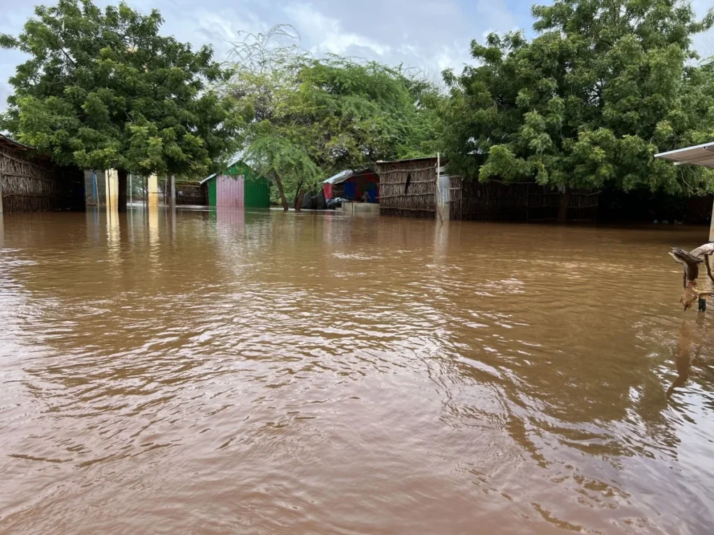 ارتفاع حصيلة ضحايا الفيضانات بالصومال إلى أزيد من 96 قتيلا