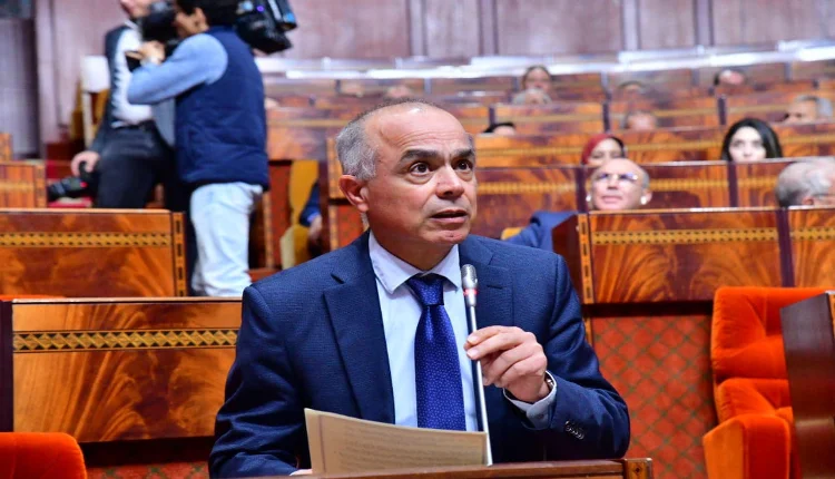 الحكومة عازمة على اقتطاع أجور الأساتذة المضربين