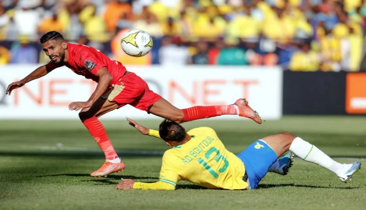 الفيفا تستغرب من الكاف بسبب توقيت إقامة نهائي الدوري الإفريقي بين الوداد وصن داونز