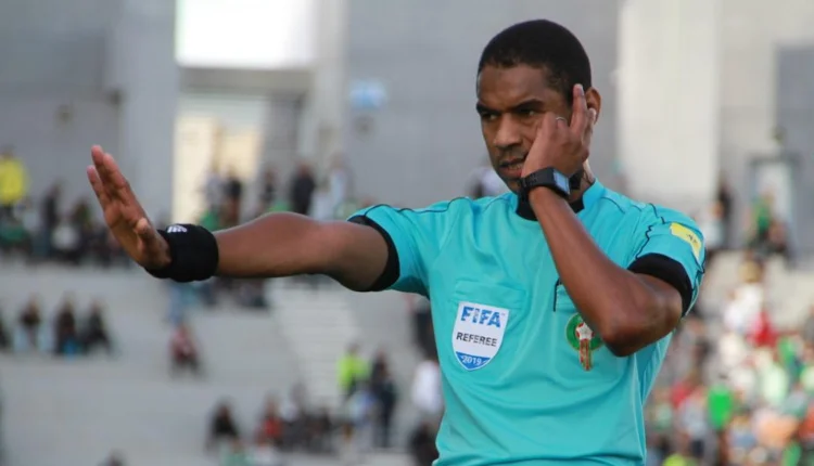 الكاف يعين طاقم تحكيم مغربي لقيادة مباراة الهلال السوداني وبيترو أتلتيكو