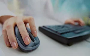 تحذيرات من أضرار فأرة الحاسوب