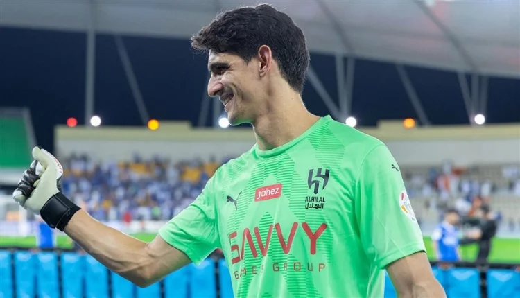 قرار من مدرب الهلال السعودي في حق بونو قبل مواجهة مومباي سيتي الهندي