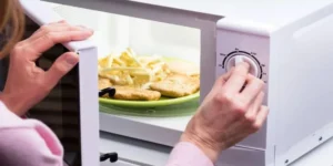 احذر من إعادة تسخين هذه الأطعمة.. العواقب وخيمة