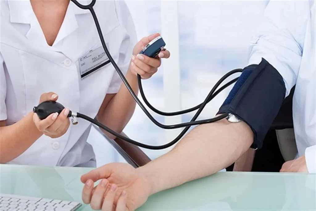 ارتفاع ضغط الدم في الشتاء: كيف يؤثر البرد على ضغط الدم؟