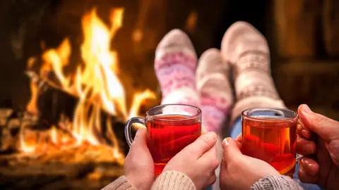 برودة اليدين والقدمين: أعراض وعلامات تحذيرية