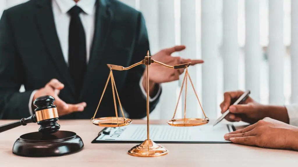 تسجيل المكالمات الهاتفية بدون موافقة جريمة يعاقب عليها القانون
