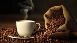 شرب القهوة على معدة فارغة: هل هو مضر أم لا؟
