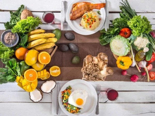 عادات غذائية صحية تساعد النساء فوق الأربعين على الحفاظ على صحتهن