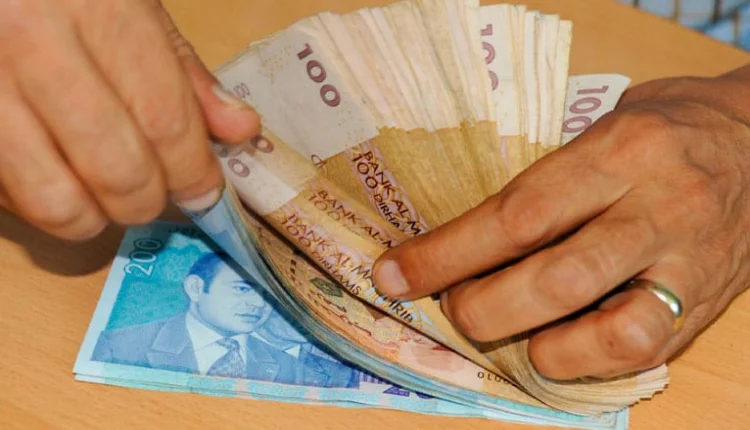 الحكومة توافق على الزيادة في الأجور لهذه الفئة من الموظفين