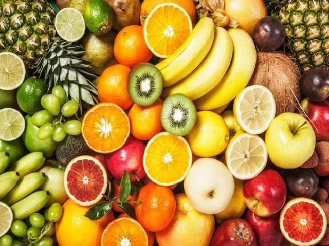 فواكه شتوية تساعد في علاج مشكلة شائعة تصيب الكثيرين
