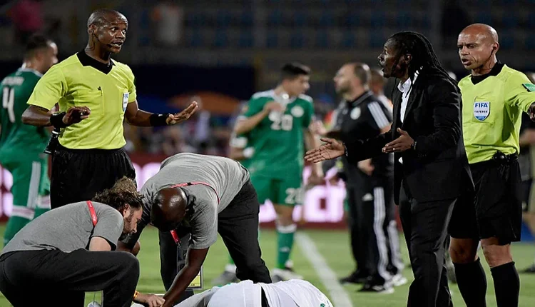 إقصاء حكام من "كأس إفريقيا" بعد أخطاء تحكيمية في ربع النهائي