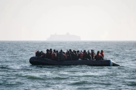 الداخلة: القوات المسلحة الملكية تنقذ 85 مهاجرًا إفريقيًا