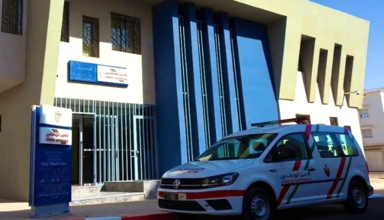 تزنيت.. شاب يُقْدِمٌ على فِعلْ "مجنون" من أعلى مقر الشرطة
