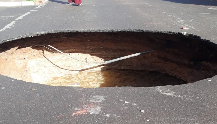 حفرة مفاجئة تُثير الهلع في مراكش