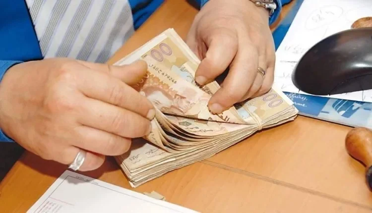 سار للموظفين والقطاع الخاص.. اتفاق مبدئي من الحكومة لرفع الأجور لهذا الحد