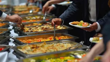 رمضان.. المقاهي والمطاعم نشاط متنوع لاستقطاب أكثر للزبناء