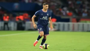 أشرف حكيمي يبحث عن حسم لقب الدوري الفرنسي أمام لوريان