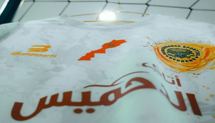أزمة بعثة نهضة بركان في مطار الجزائر: "الكاف" تسعى لحل قبل مواجهة اتحاد العاصمة
