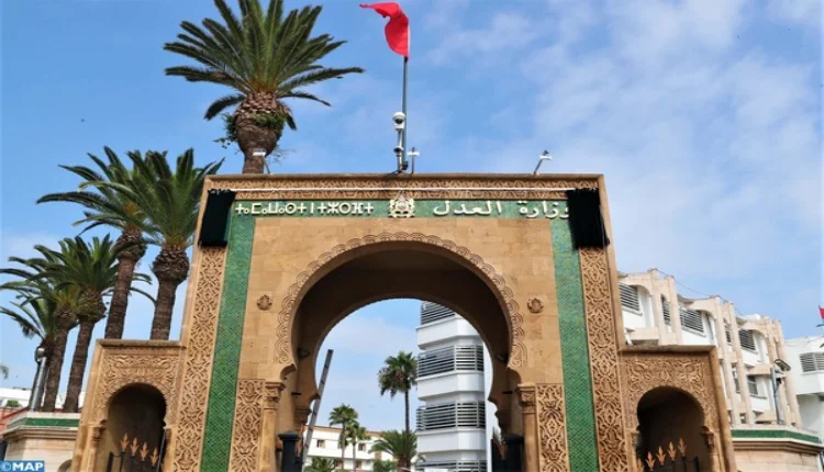 موظفو العدل يهددون بشل المحاكم