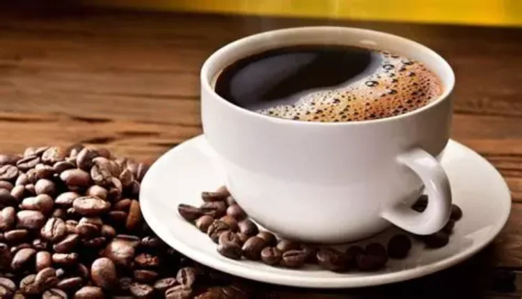 قهوة الصباح: متعة قد تخفي مخاطر!