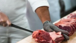 المغاربة يتفاجأون من أسعار "تقطيع" الأضاحي