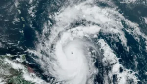 الإعصار بيريل "بالغ الخطورة" يضرب منطقة البحر الكاريبي