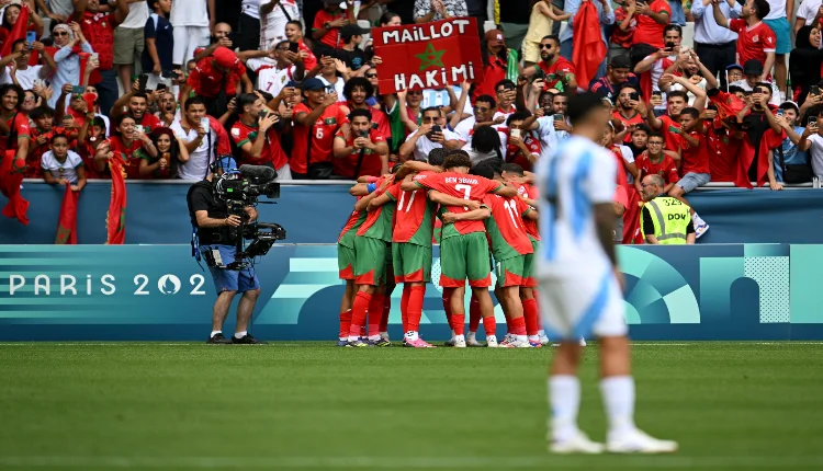المغرب والأرجنتين.. حقيقة معاقبة الجماهير المغربية بعد اقتحام الملعب