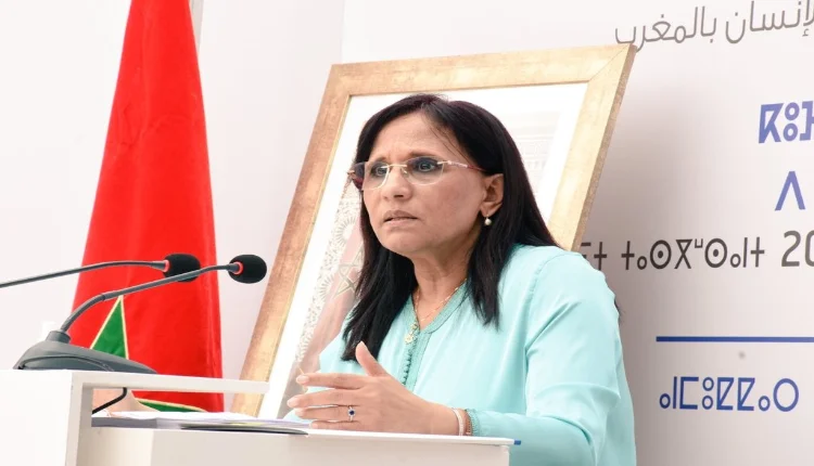 أمينة بوعياش تحدد شروط السكن اللائق