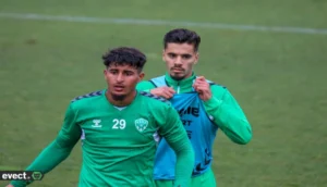 أيمن موفق.. سانت إيتيان الفرنسي يقطع الطريق في وجه المتربصين بالاعب