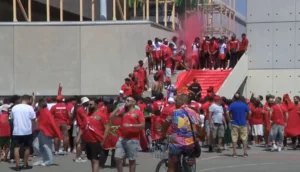 قبل انطلاق مباراة المنتخب المغربي وإسبانيا.. شاهد ما فعله الجمهور