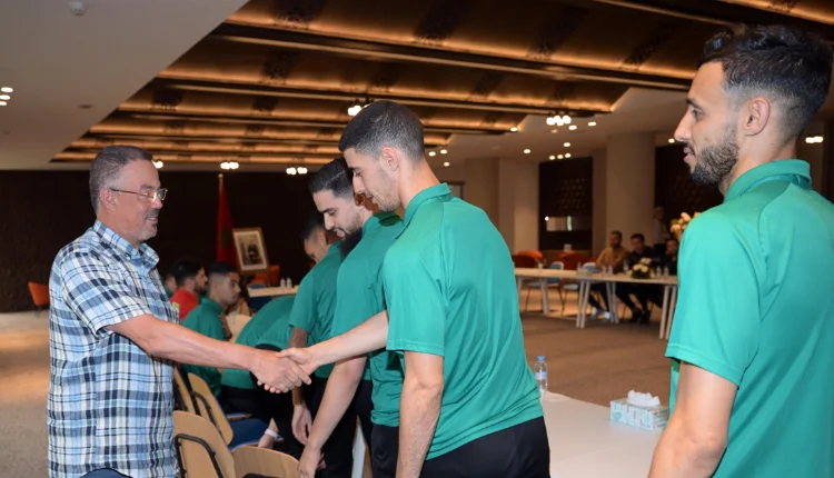 فوزي لقجع يستقبل "أسود القاعة" قبل المونديال