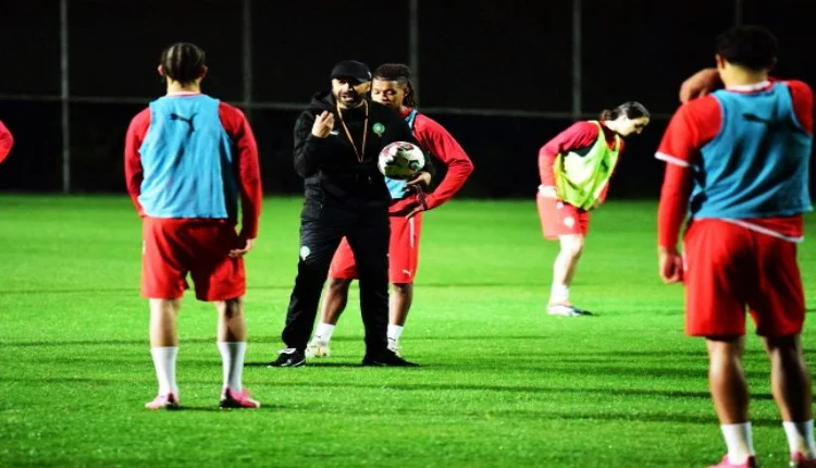 السكتيوي يحذر لاعبي المنتخب المغربي قبل مواجهة الأمريكيين