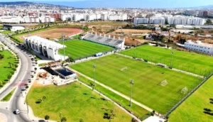 ملعب صغير بمواصفات عالمية يقرب اتحاد طنجة من اللعب داخل عقره
