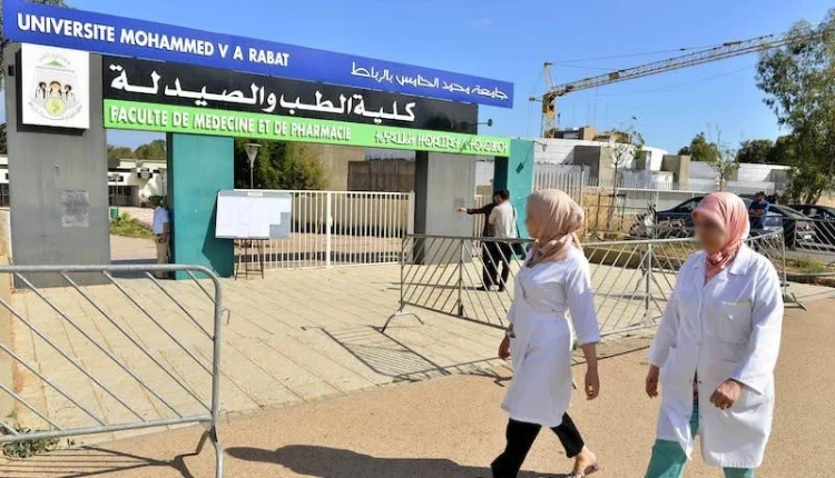 عرض حكومي جديد لحل أزمة طلبة الطب