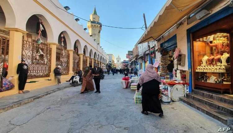دولة عربية تمنع الشباب من تسريحات الشعر العصرية وتفرض الحجاب على النساء
