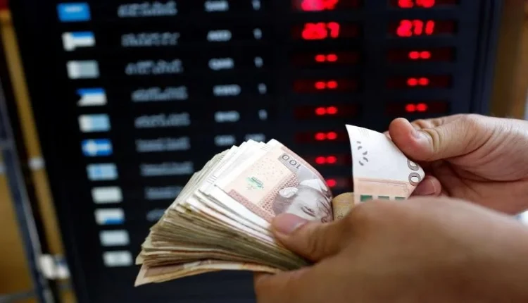 الحكومة تتجه نحو إسناد التجار الصغار مهمة تحويل الأموال