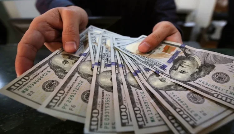 كيف بدأ الدولار عامه الجديد؟