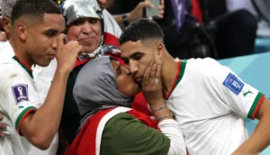 أشرف حكيمي يكشف تفاصيل تحويل ثروته لوالدته