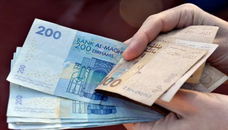 المتقاعدون يدشنون العام الجديد بوقفة أمام البرلمان