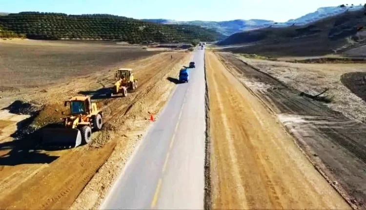 تقدم أشغال مشروع إنجاز الطريق السريع الرابط بين فاس وتاونات (صور)