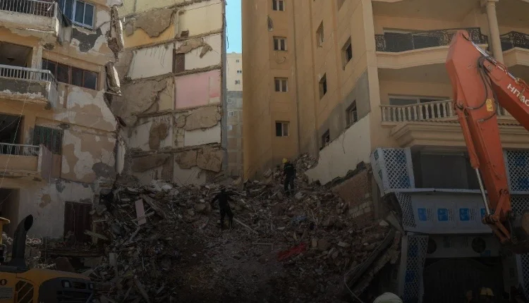 مصر.. مصرع 10 أشخاص في انهيار بناية سكنية بالقاهرة