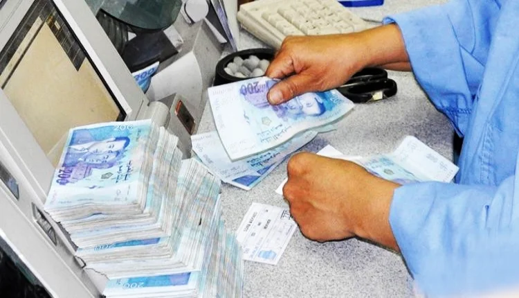 إطار بنكي يختلس أموال الزبائن ويراهن بها في القمار